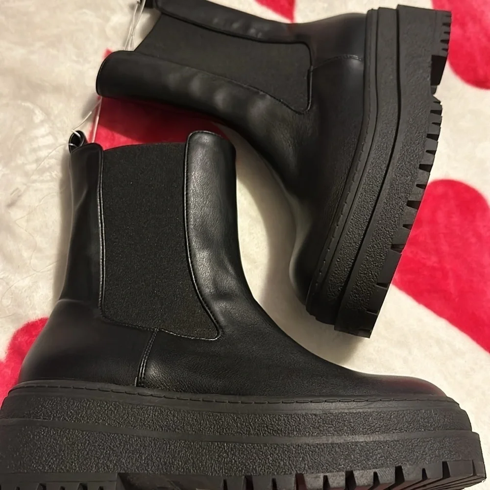 Good American Leather Chelsea Pull On Boot Black Women's